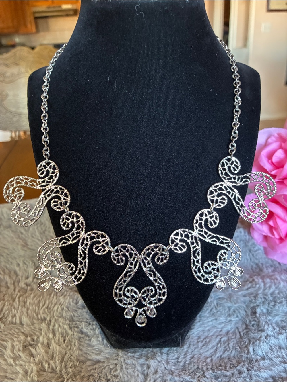 Silver Filigree Statement Necklace - Elegant Women Jewelry